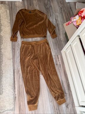 GAP Brown Velour Jogger Set - Pullover & Drawstring Pants